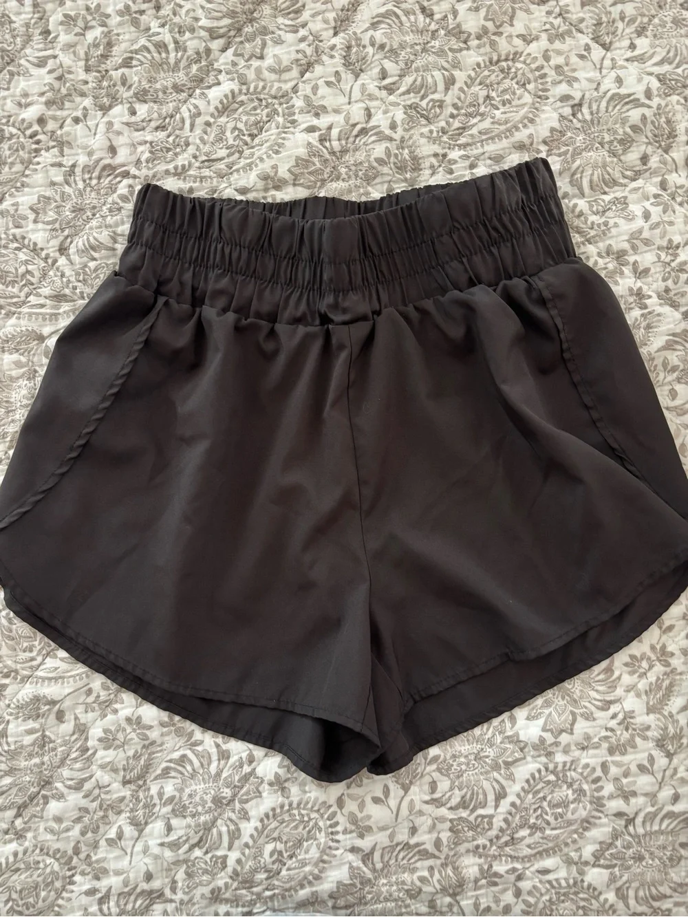 SHEIN Black Women's Elastic-Waist Athletic Shorts
